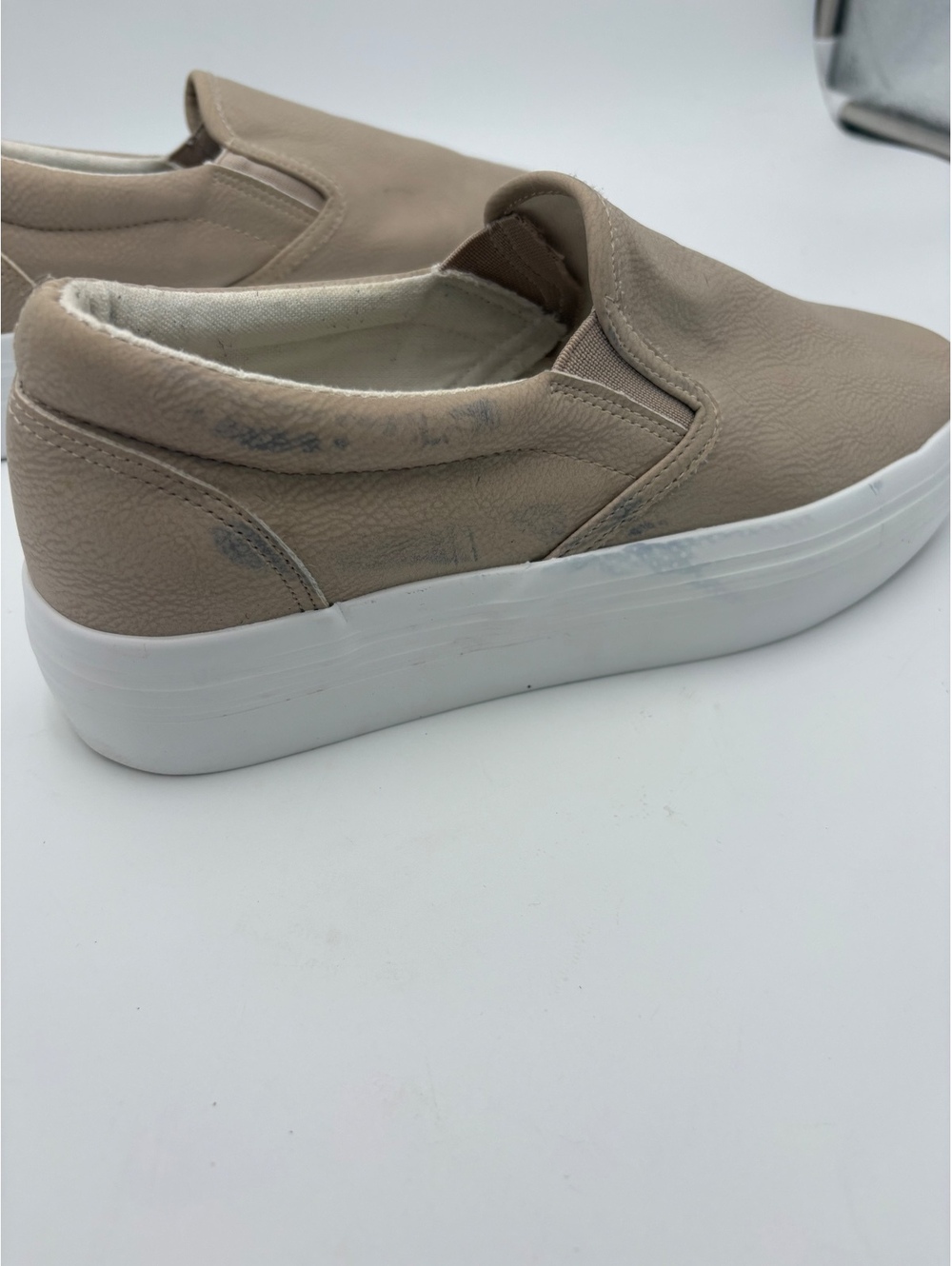 Comfort Every Step Womans 9 Slip-On Casual Shoes in Beige with White Sole - Picture 8 of 9